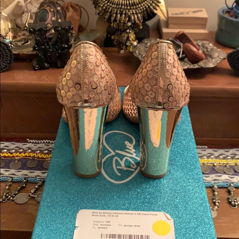 Blue by Betsey Johnson Paula Rose Gold Pumps (7.5) - Picture 3 of 7